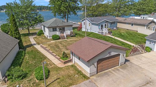 2975 Lakeshore Rd, Twin Lake, MI, 49457-9334 | Card Image
