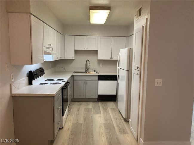 UNIT-2118 - 3151 Soaring Gulls Dr, Condo with 3 bedrooms, 2 bathrooms and null parking in Las Vegas NV | Image 12