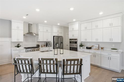 6 Melbourne Dr, Oakland, NJ, 07436-2671 | Card Image