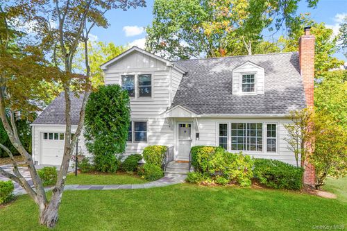 151 Hilburn Rd, Scarsdale, NY, 10583-6136 | Card Image