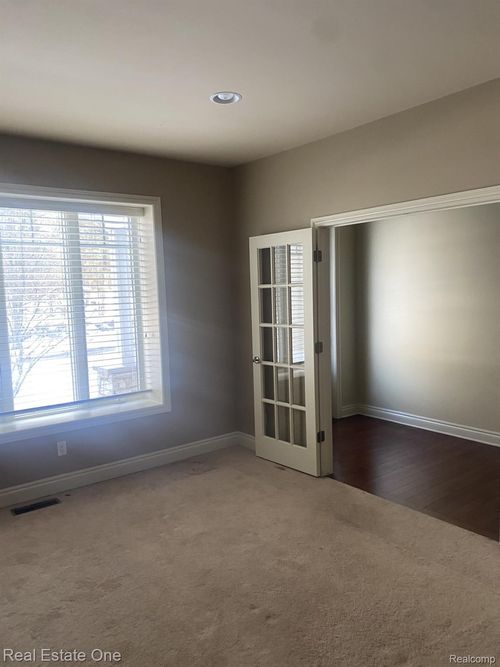 1030 Oakwood Dr, Bloomfield Hills, MI, 48304-1120 | Card Image