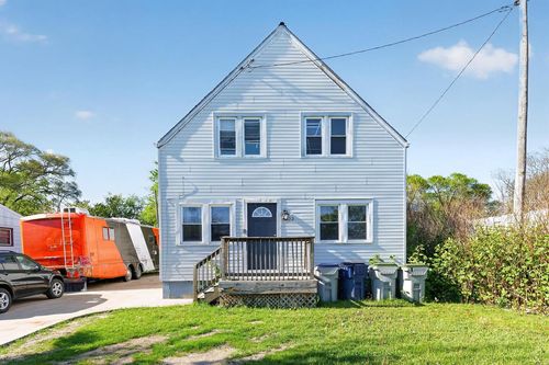 5622 W Mill Road, Milwaukee, WI, 53218 | Card Image