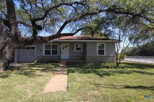 106 Woodland Ave, New Braunfels, TX, 78130-6061 | Card Image