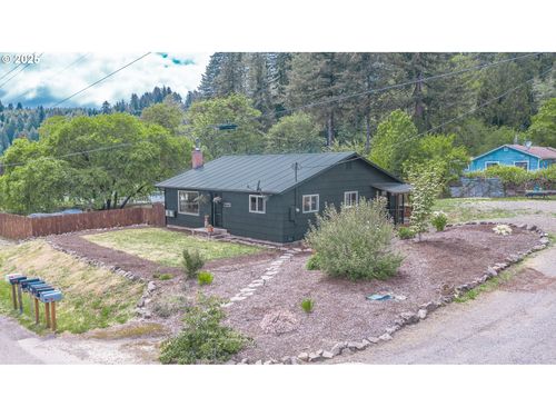 88182 Chestnut St, Mapleton, OR, 97453-9617 | Card Image