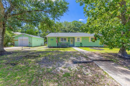 159 Ne 6th St, Oak Island, NC, 28465-6614 | Card Image