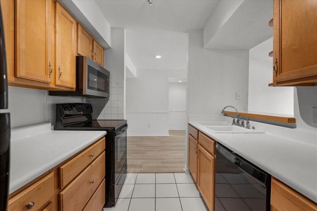 Kitchen angle highlighting the functional layout | Image 14