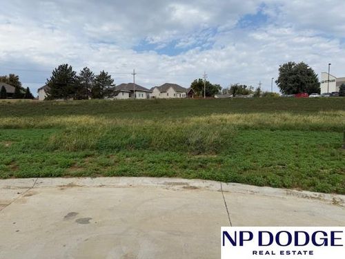 704 Valley Rd, Papillion, NE, 68046 | Card Image