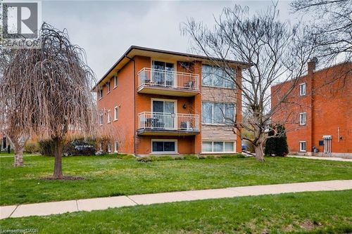 2-92 Confederation Dr, Kitchener, ON, N2B2X8 | Card Image