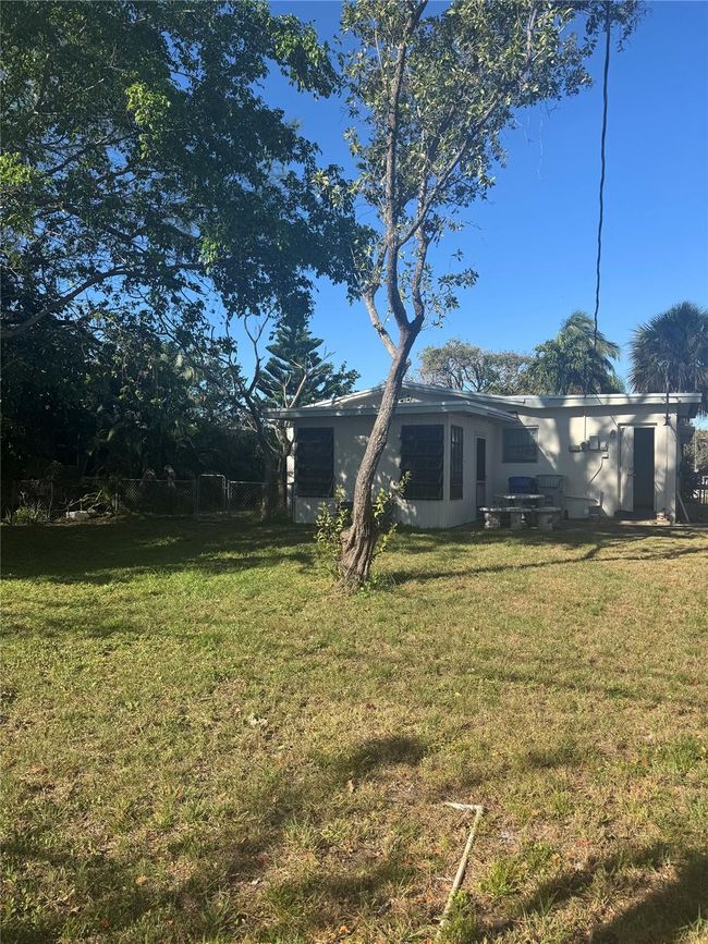 Large Fenced Backyard | Image 4