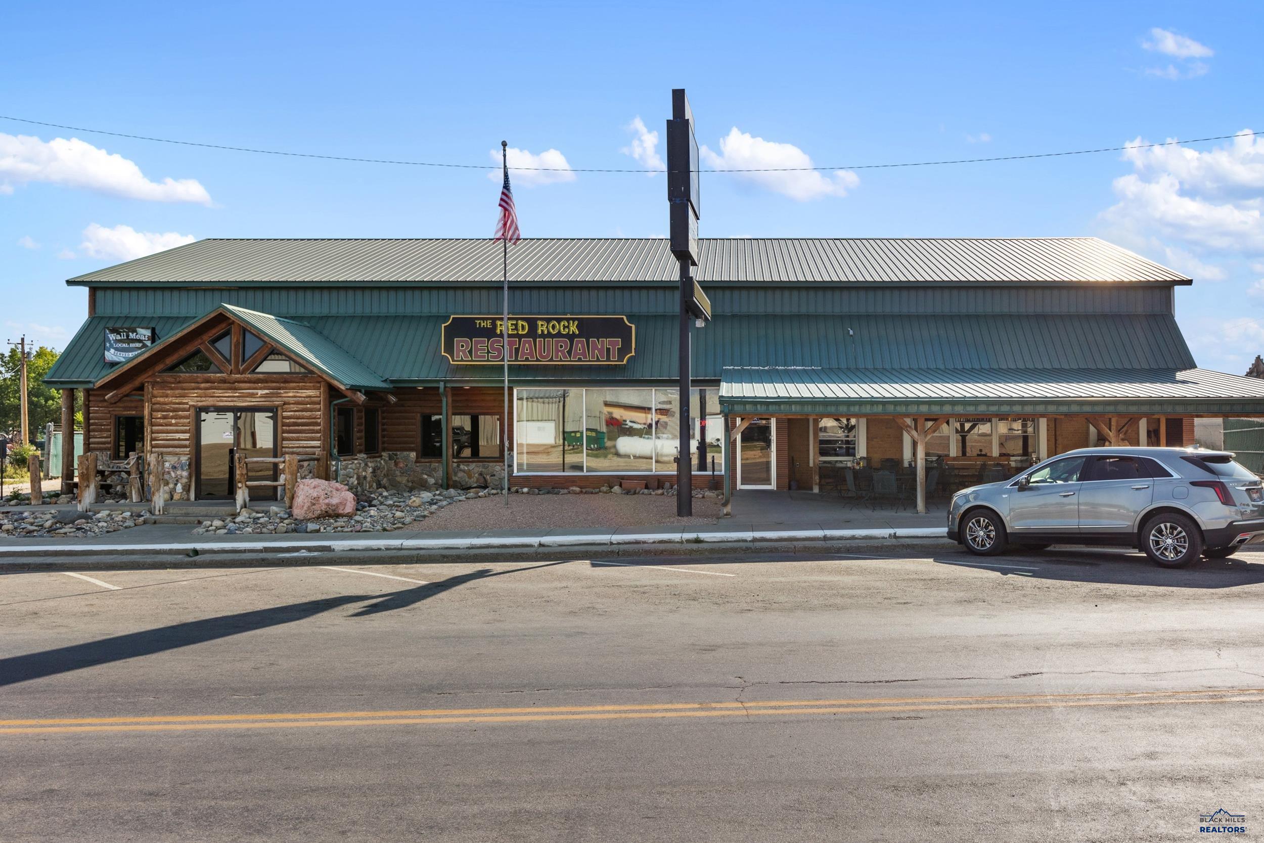 506 Glenn St, Wall, SD 57790