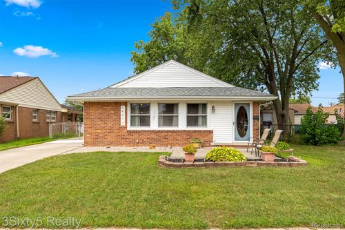 18077 Matthews St, Riverview, MI, 48193-7402 | Card Image