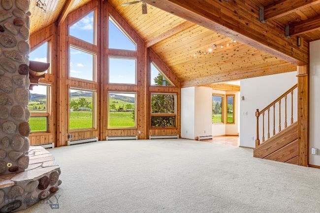 Living area/one of the dining entrances | Image 15