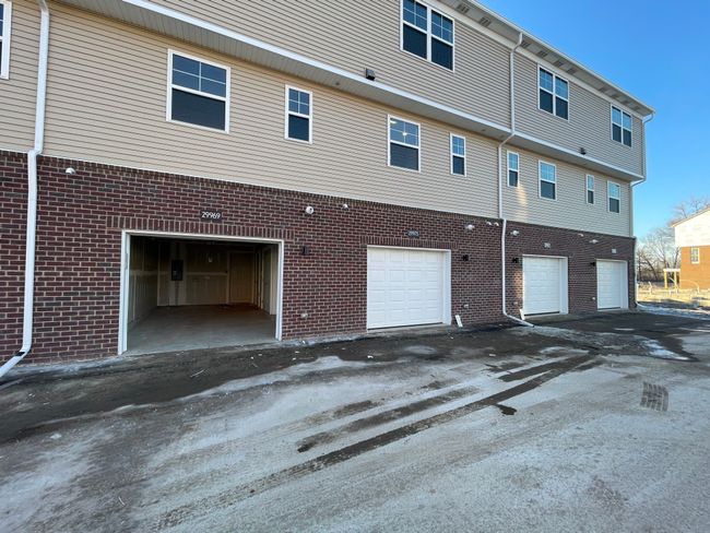 29977 Center St, Condo with 2 bedrooms, 3 bathrooms and null parking in New Hudson MI | Image 29