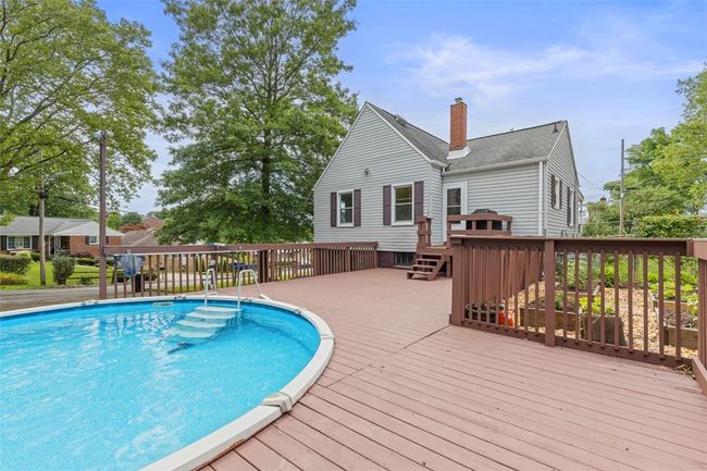 Pool and deck | Image 8