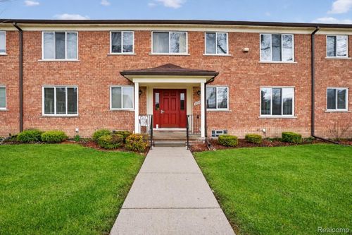 11-22850 E 9 Mile Rd, Saint Clair Shores, MI, 48080-3403 | Card Image