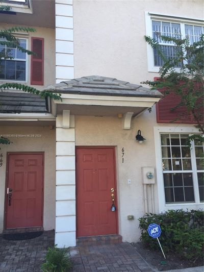 671 - 671 Nw 42nd Ave, Townhouse with 2 bedrooms, 2 bathrooms and null parking in Plantation FL | Image 1