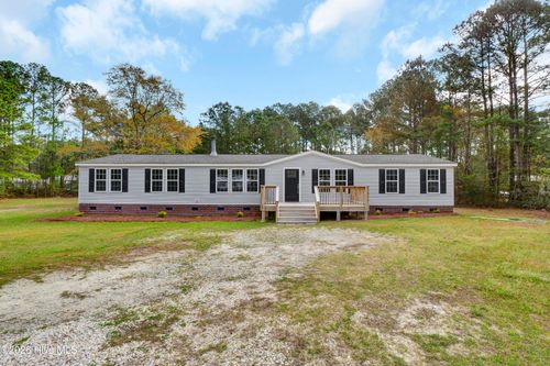 111 Madelyn Dr, Richlands, NC, 28574-7298 | Card Image