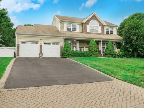 14 Southaven Dr, Brookhaven, NY, 11719-9453 | Card Image