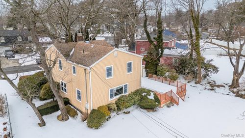 26 Pinetree Ln, Roslyn Heights, NY, 11577-2420 | Card Image