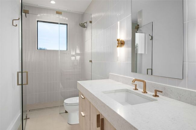 2401 Oakhaven Cir, House other with 5 bedrooms, 5 bathrooms and 3 parking in Austin TX | Image 31