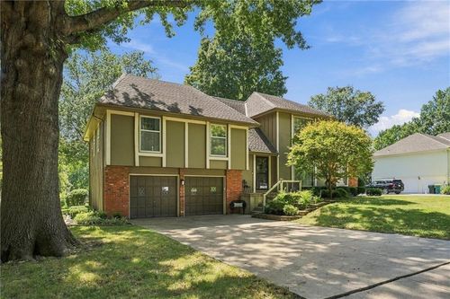 2201 W 120th St, Leawood, KS, 66209-1113 | Card Image