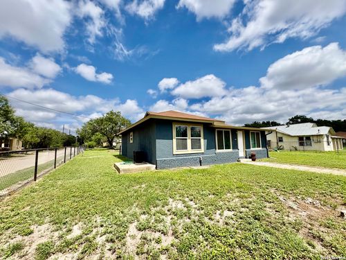 103 S Sweeney St, Brackettville, TX, 78832-5221 | Card Image