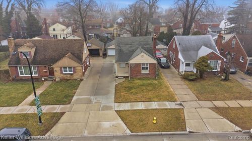 2145 Vernier Rd, Grosse Pointe Woods, MI, 48236-1548 | Card Image