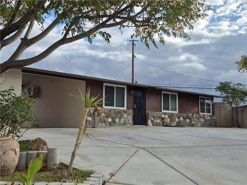 16611 Yucca Ave, Victorville, CA, 92395-3536 | Card Image