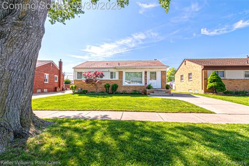 21530 Willow Wisp St, Saint Clair Shores, MI, 48082-2267 | Card Image