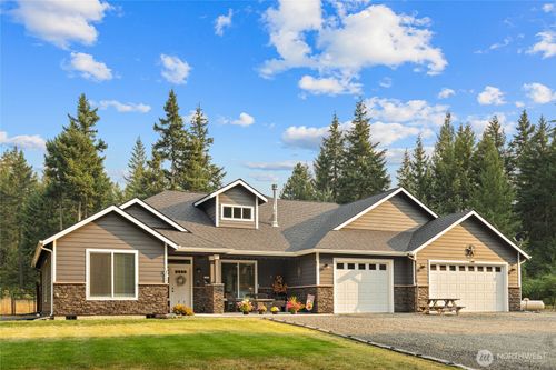 330 Pioneer Trl, Cle Elum, WA, 98922-8563 | Card Image