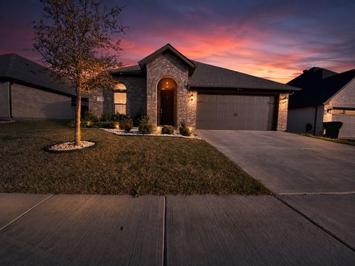 332 Paloma St, Weatherford, TX, 76087-5224 | Card Image