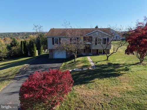 1107 Indian Dr, AUBURN, PA, 17922-9218 | Card Image