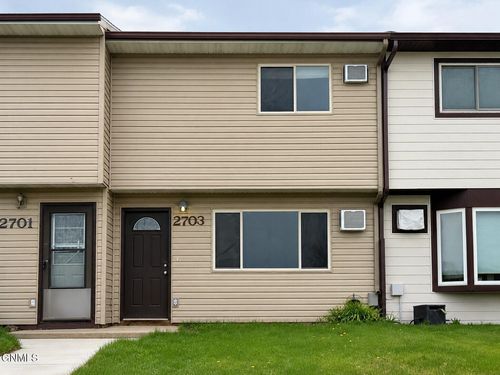 2703 Pheasant Run Pkwy, Williston, ND, 58801-2425 | Card Image