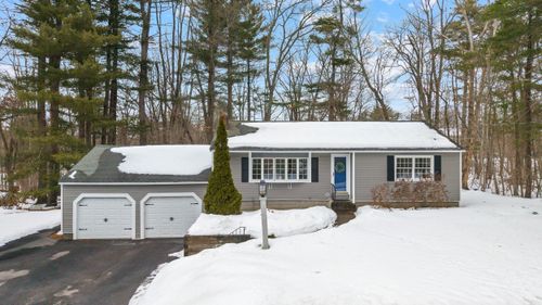 64 Lake St, Salem, NH, 03079-2247 | Card Image