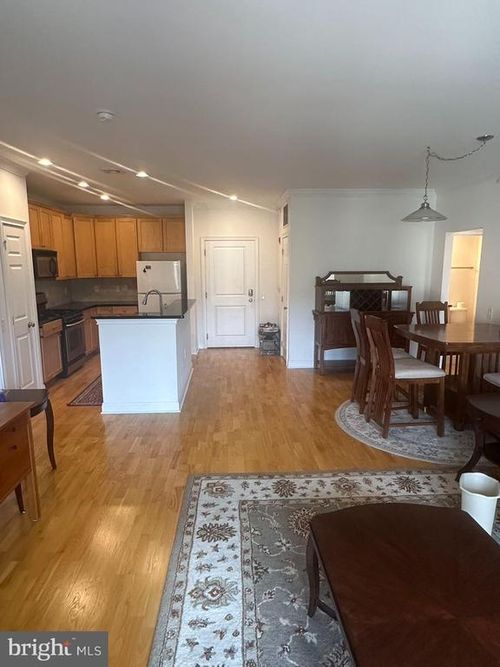 apt-407-500 Admirals Way, PHILADELPHIA, PA, 19146-5227 | Card Image