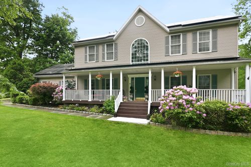 1 Donahue Ct, Buchanan, NY, 10511-1141 | Card Image