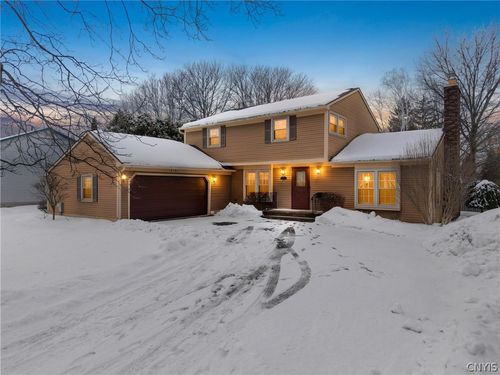 8101 Balsamwood Ln, Liverpool, NY, 13090-1102 | Card Image