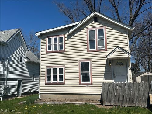 709 River St, Grand River, OH, 44045-8218 | Card Image