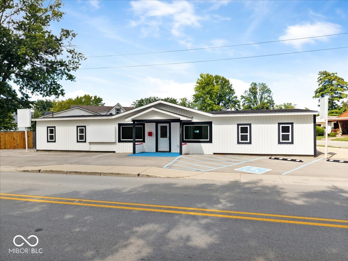 226 PENDLETON AVE, Lapel, IN 46051