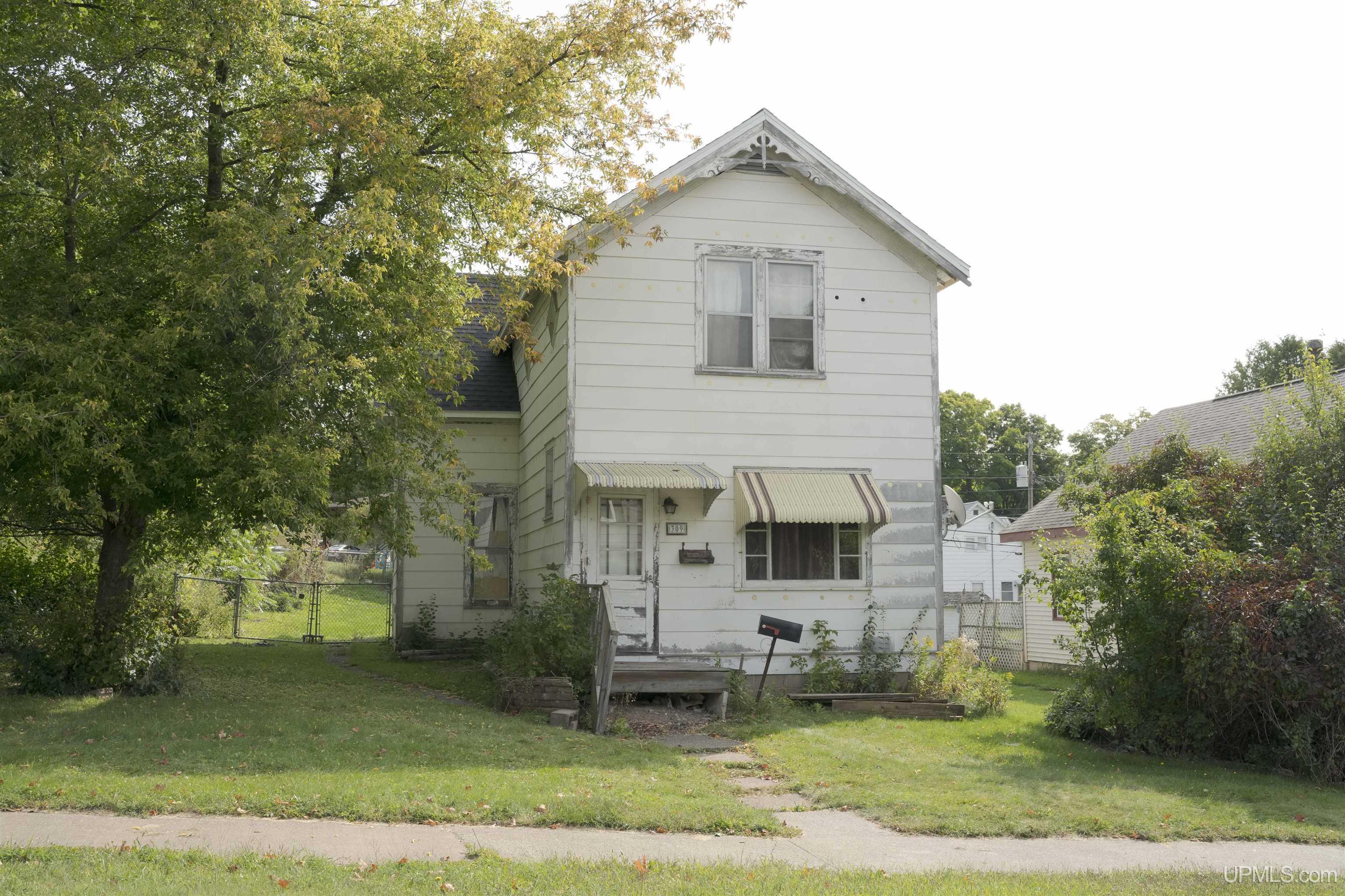 5th St, Crystal Falls, MI 49920