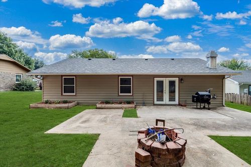 1003 Highland Dr, Arkansas City, KS, 67005-3830 | Card Image