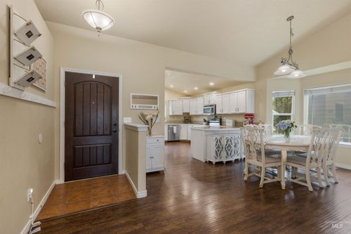 2493 S Skyview Dr, Nampa, ID, 83686-8737 | Card Image