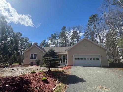 265 Pine St, Newport, VT, 05855-9555 | Card Image