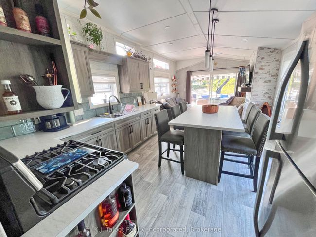 100 N Harbour Rd W, Home with 2 bedrooms, 1 bathrooms and 1 parking in Goderich ON | Image 13