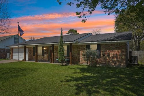 1702 16th Ave N, Texas City, TX, 77590-5330 | Card Image