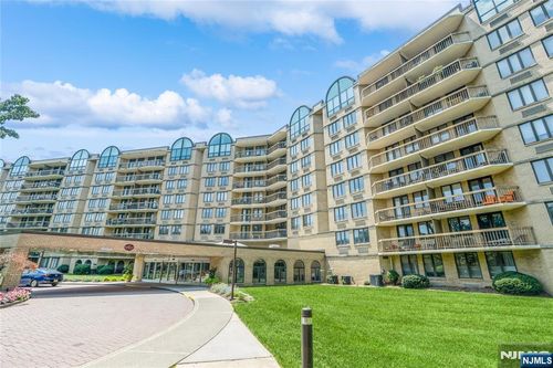 10 Smith Manor Blvd, West Orange, NJ, 07052-4223 | Card Image