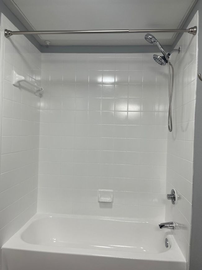 Bathroom with shower / washtub combination | Image 24