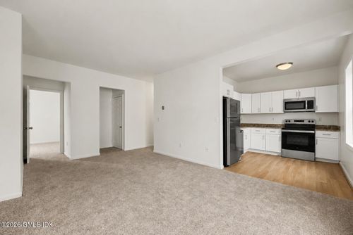 2-2 S New St, Greenwich, CT, 06830-5819 | Card Image