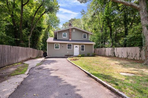 1241 Connetquot Ave, Central Islip, NY, 11722-3417 | Card Image