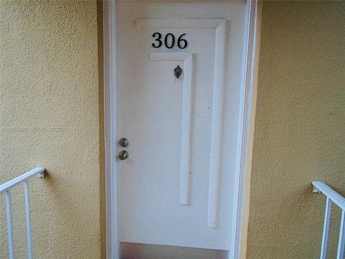 apt-306-4215 N University Dr, Sunrise, FL, 33351-6233 | Card Image
